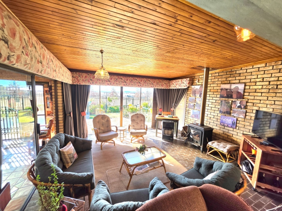 5 Bedroom Property for Sale in Panorama Free State